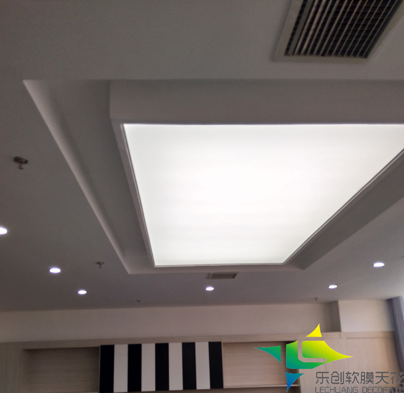 天花軟膜天花哪家強?燈膜生產廠家質量哪家好?拉膜天花吊頂多少錢一平