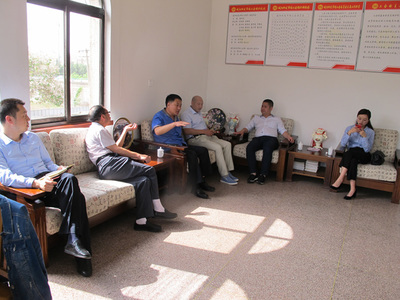 貴州省關嶺自治縣商貿考察組赴城陽批發市場考察洽談，共謀合作發展新篇章